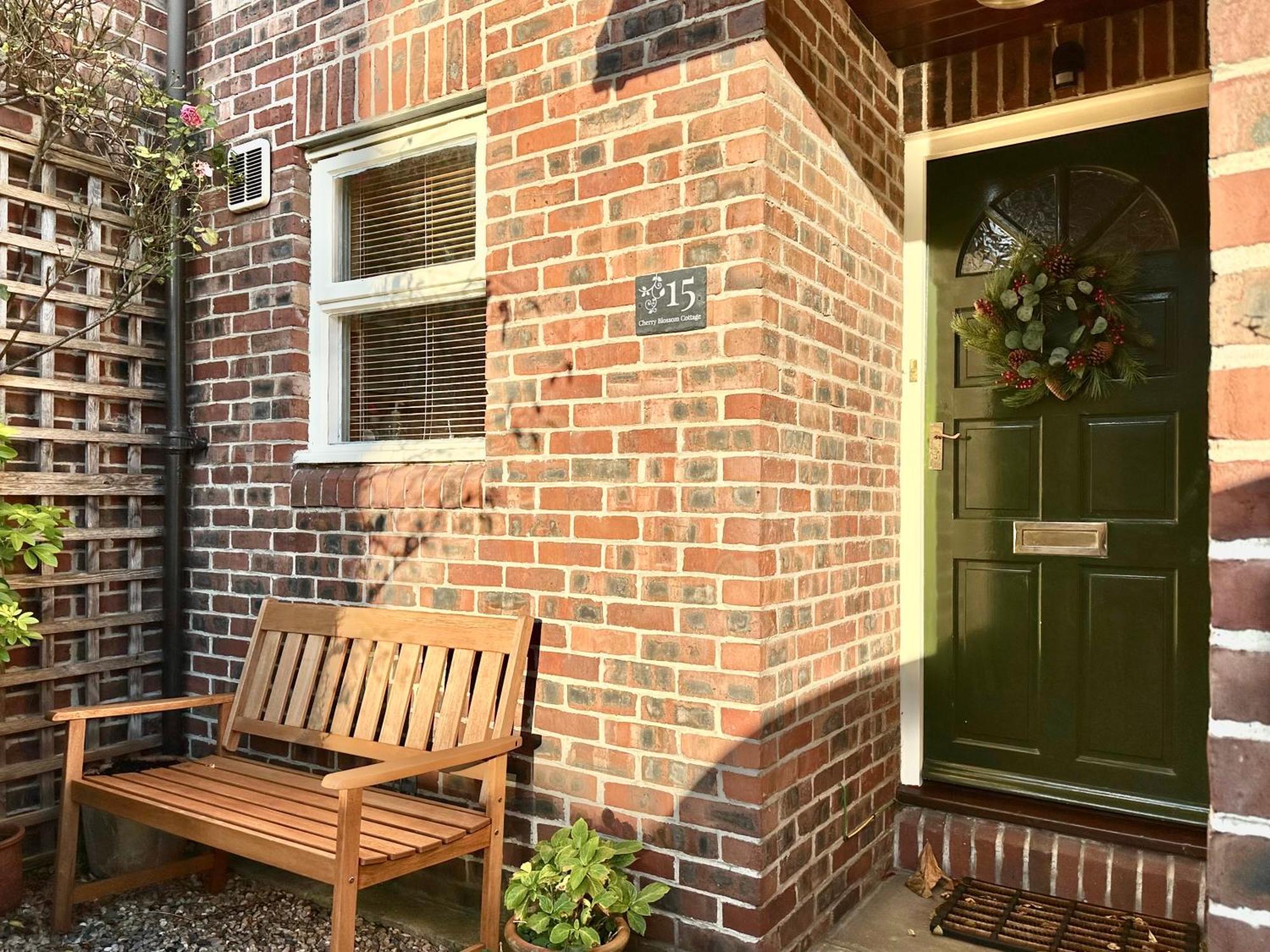 Cherry Blossom Cottage York Eksteriør bilde
